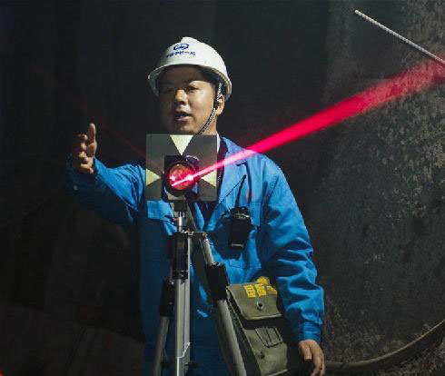 白芝勇:用點(diǎn)線繪就精密測(cè)量人生